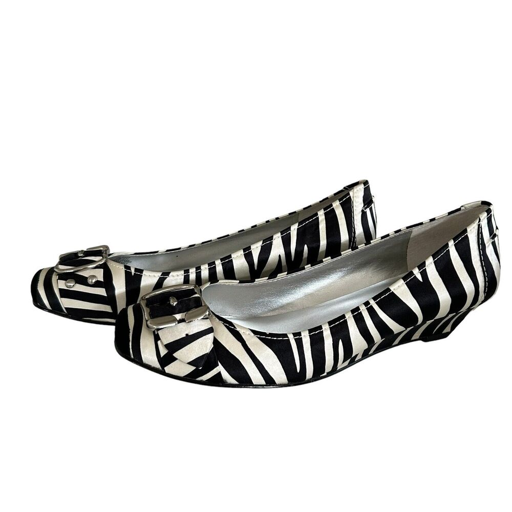 Jessica Simpson Black White Zebra Fabric Wedge Sz 7.5 Kitten Heel Buckle JS-DAFA - Picture 3 of 10